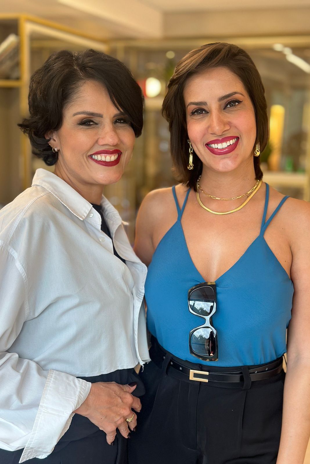 Duas mulheres em conversa: entender a cliente antes de decidir