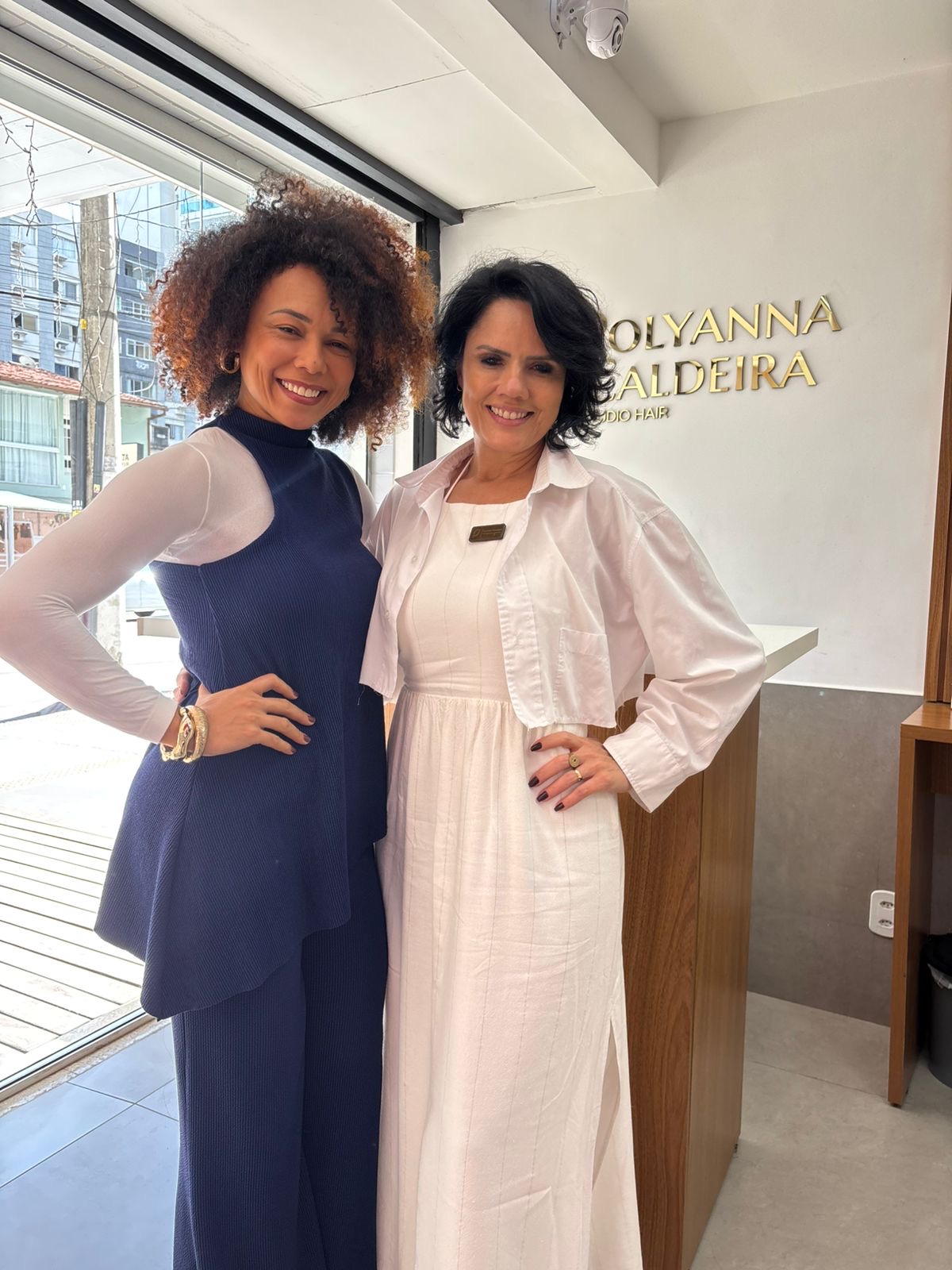 Polyanna Caldeira, cabeleireira e especialista em cabelos afro, desenvolveu sua própria metodologia